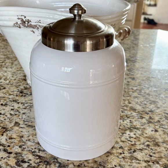 Williams Sonoma White Cookie Jar with Silver Lid - Picture 5 of 12
